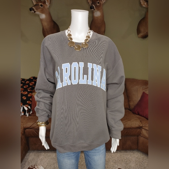 Gildan Tops - Gildan Carolina Tarheels Gray Sweatshirt L